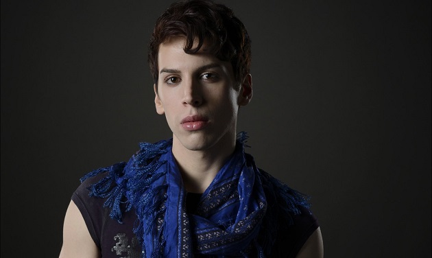 26 famosos que se assumiram LGBT em 2017: Jordan Gavaris