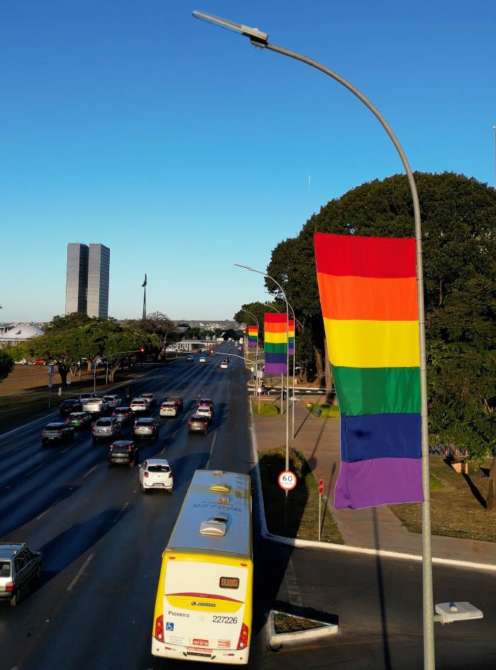 bandeira esplanada dos ministérios orgulho 
