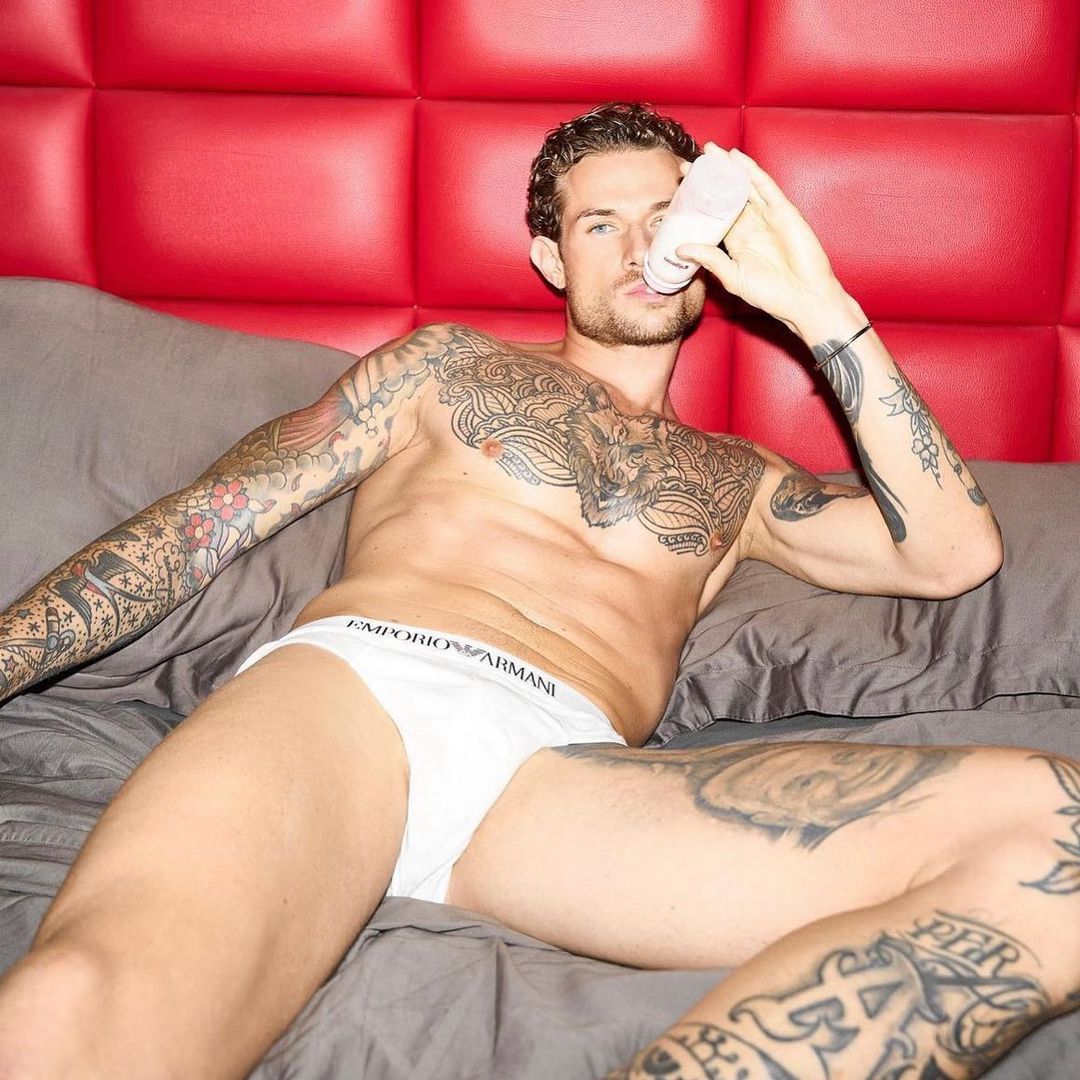 Giorgio Torelli pelado: ex-jogador tatuado está no Onlyfans