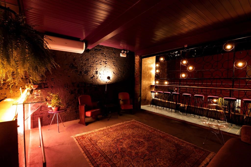 Novo bar para lésbicas e LGBT em Floripa: conheça o Madalena Bar