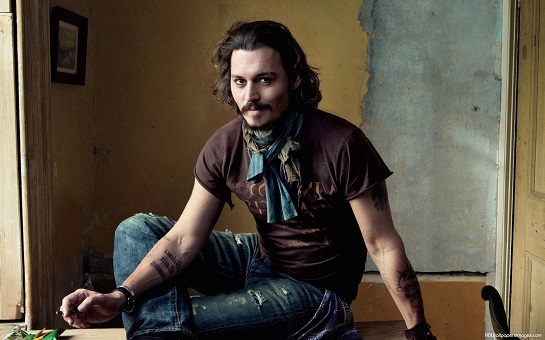 Depp completa 51 anos no dia 09 e &eacute; prova viva do esp&iacute;rito jovem desse signo