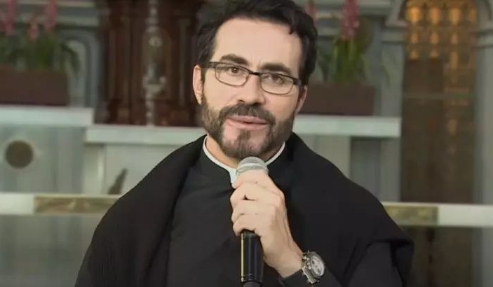 Padre Fábio de Melo e gerente gay se desentenderam em Joinville