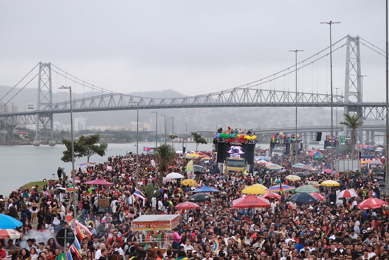 Fotos da parada LGBT gay de Floripa 2023