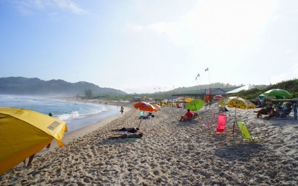 Praia Mole, a mais gay de Floripa, foi eleita melhor point de 2015