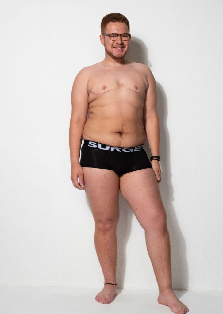 Homem trans estrela campanha de cuecas da Surge