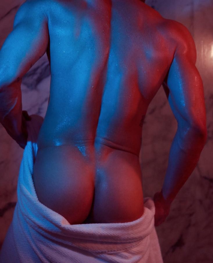 Will Wikle posou pelado - mostrando bela bunda - antes de estreia como ator pornô