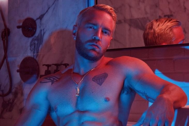 Will Wikle posou pelado mostrando bela bunda antes da estreia como ator pornô