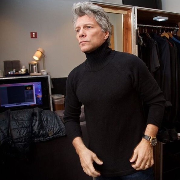 20 grisalhos famosos e gatos: Jon Bon Jovi