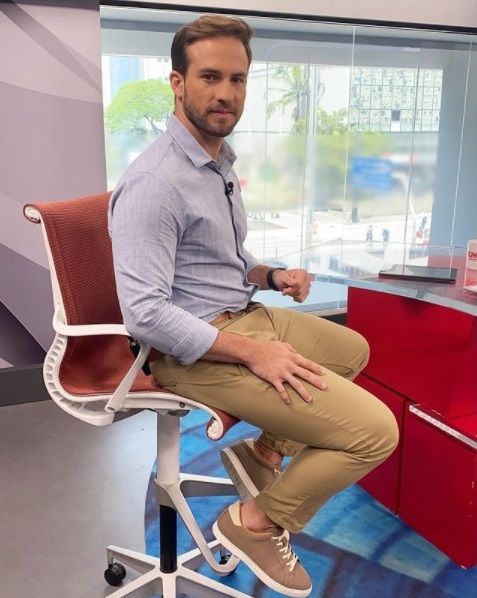 30 jornalistas mais gatos e sarados da TV em 2021: Daniel Adjuto