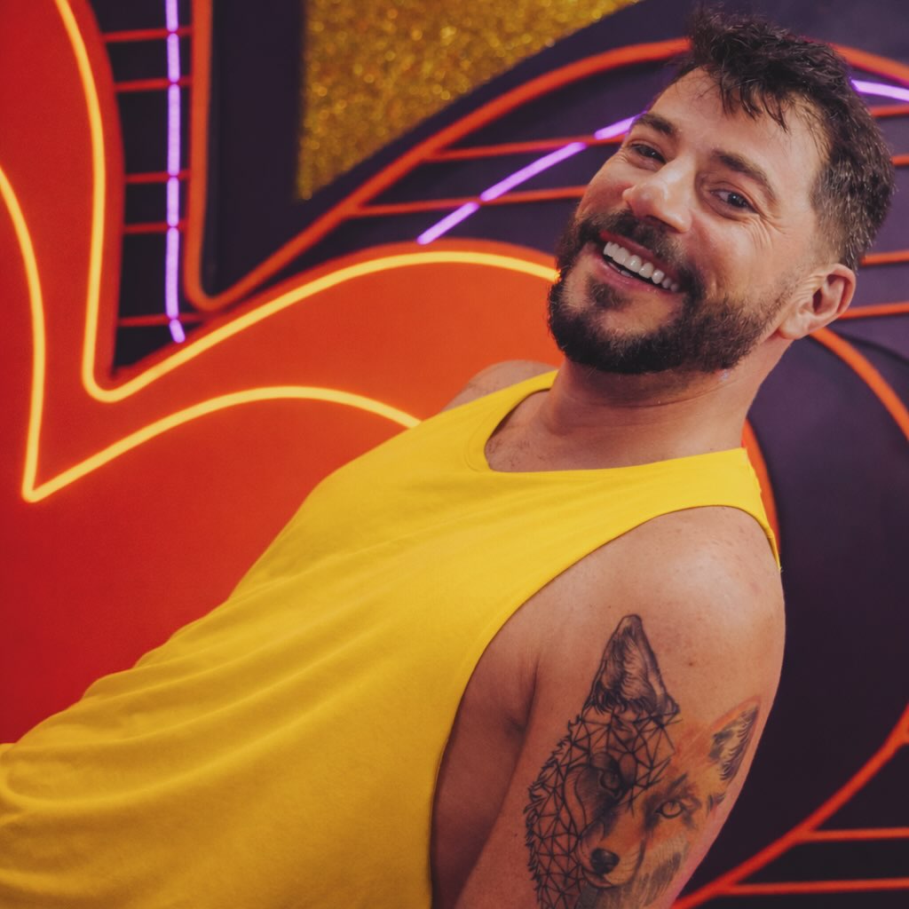 Evaristo Costa fala sobre fã que pediu pra ele não se assumir gay