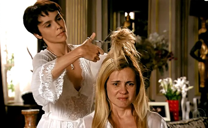 Carminha e Nina em Avenida Brasil