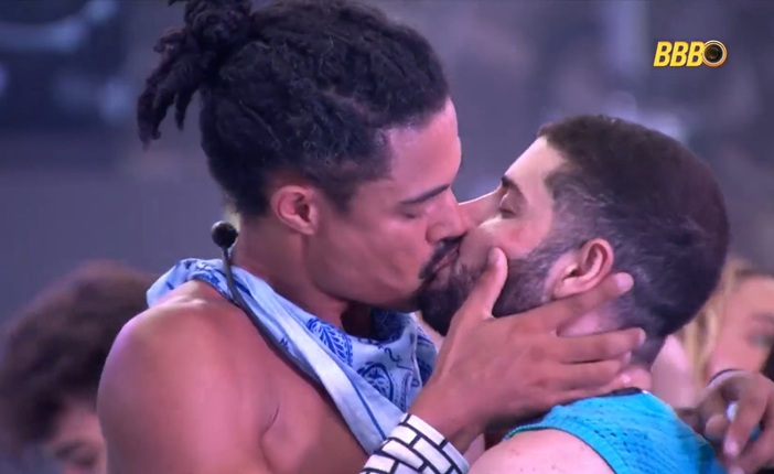 Marcelo Alves e Breno Corã: beijo gay no BBB26