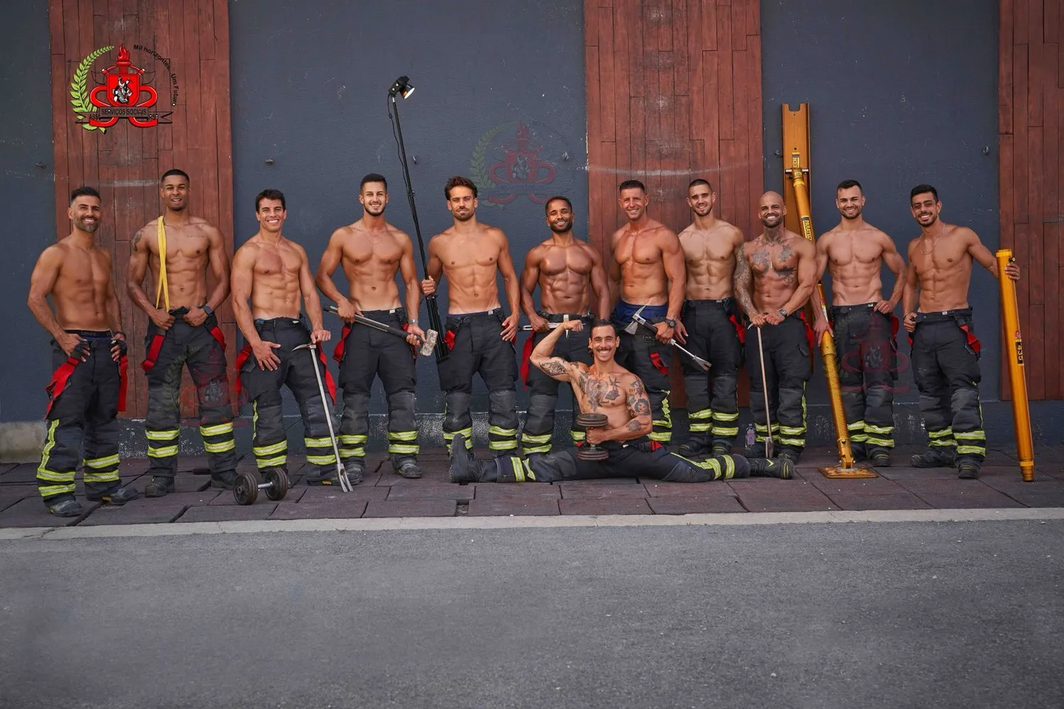 Calendário 2026 de bombeiros sarados de Portugal