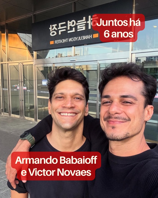 Casais gays famosos: Armando Babaioff e Victor Novaes