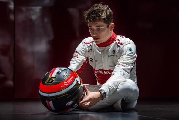 15 fotos do gatinho Charles Leclerc, piloto da Ferrari na Fórmula 1