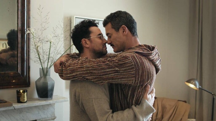 Luke Evans e Dan Levy no filme gay 'Do Outro Lado da Dor', da Netflix