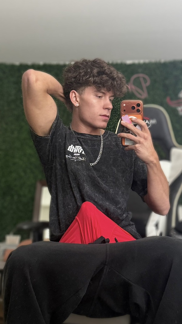 Drake Von ator pornô gay preso