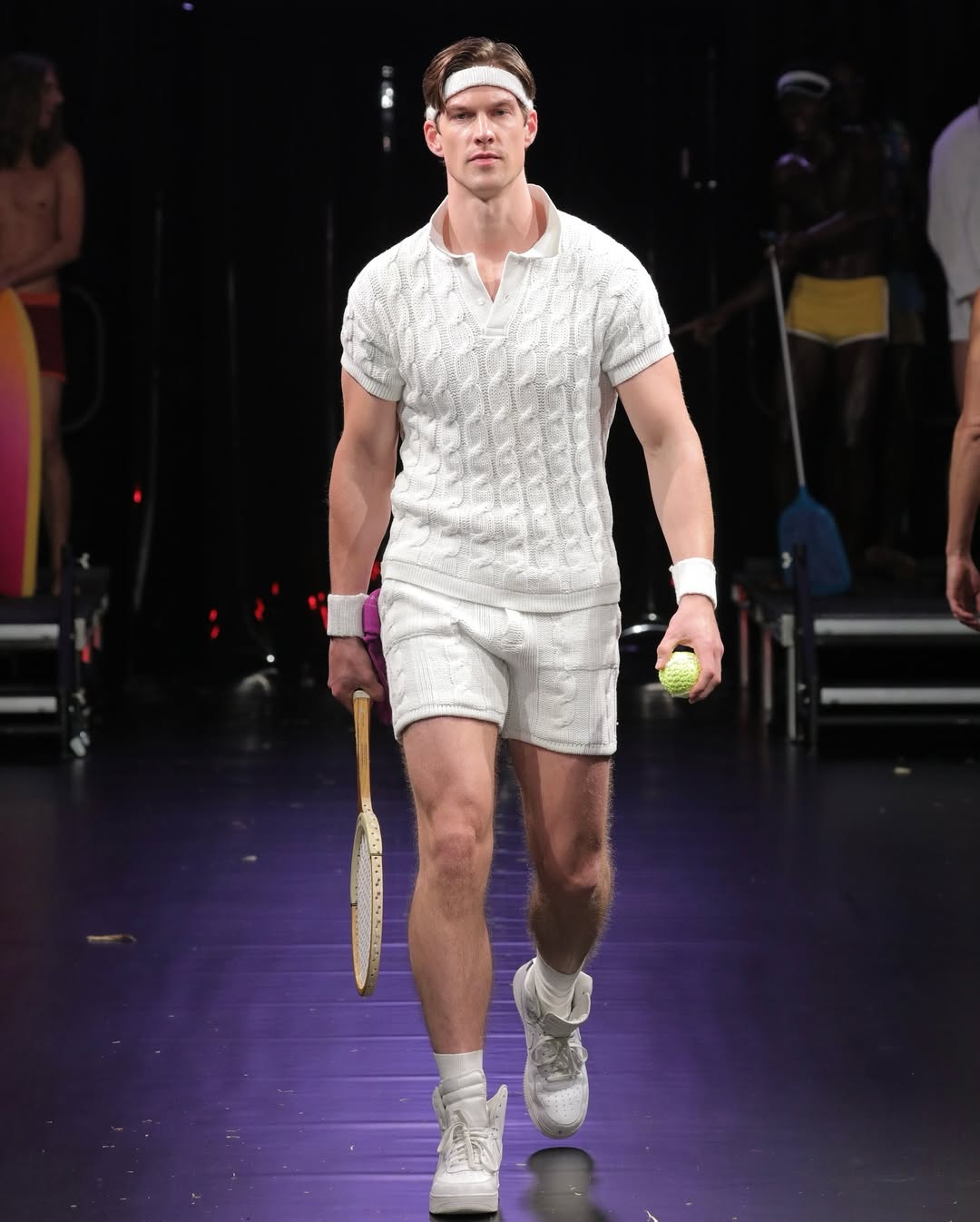 Grindr lança coleção de roupas com lá de ovelhas gays