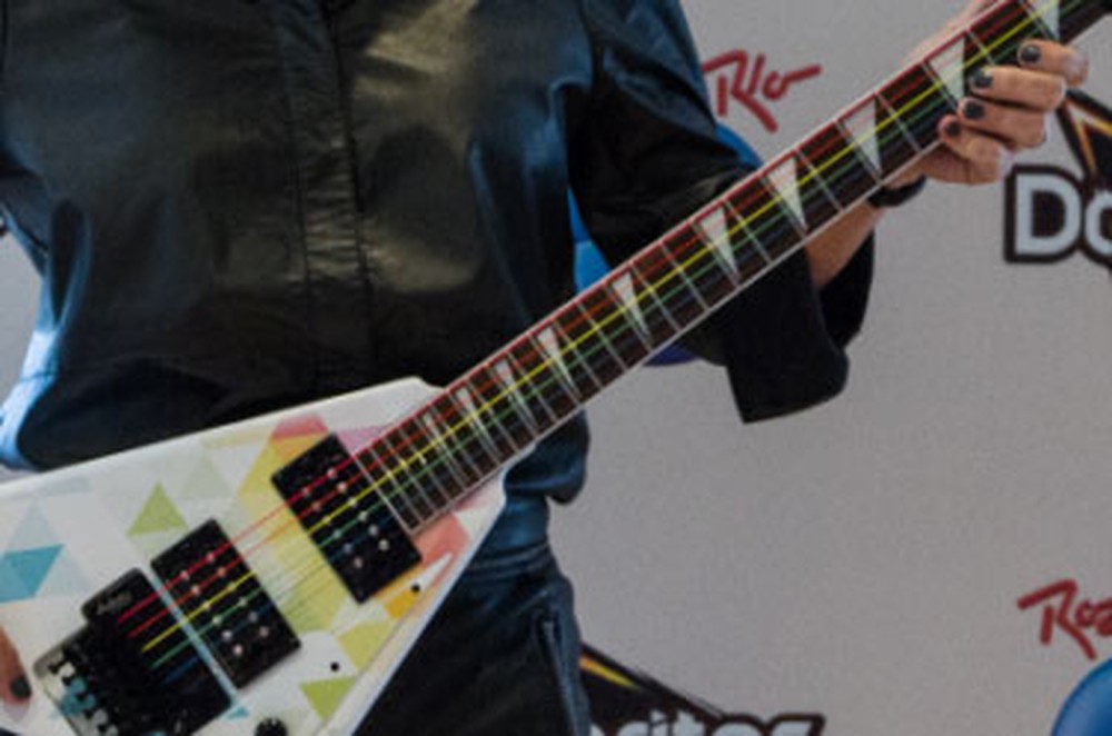 Andreas Kisser, do Sepultura, tocará guitarra com as cores do orgulho LGBT no Rock in Rio 2019