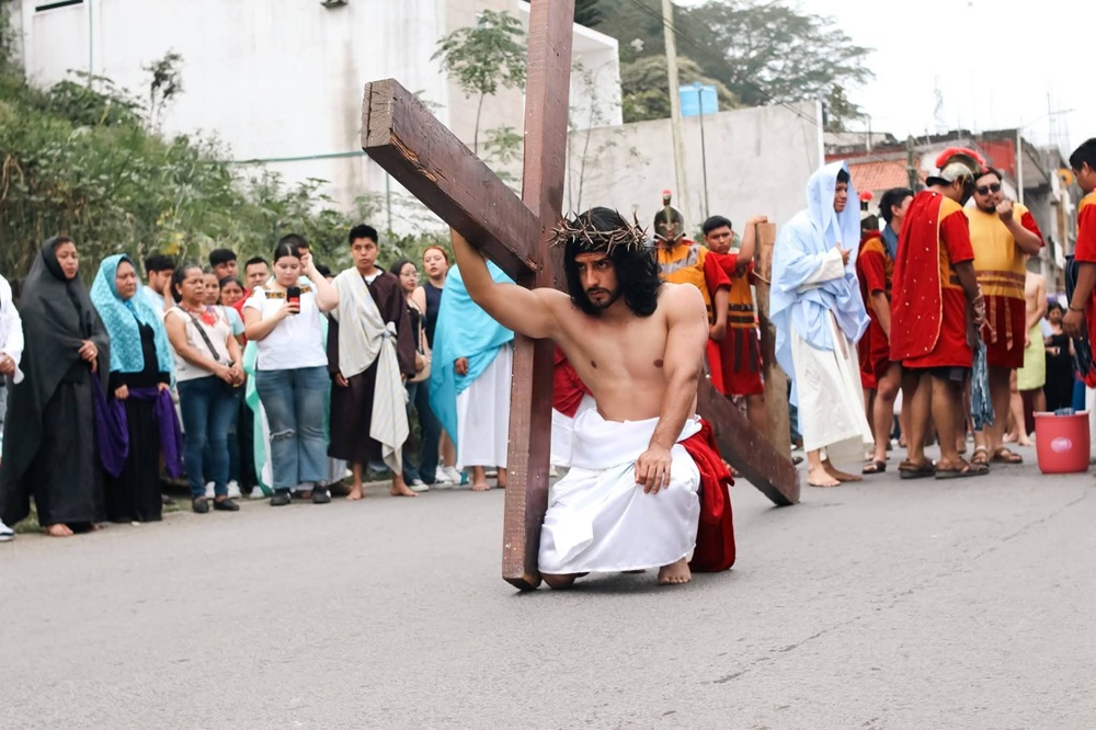 Jesus Cristo musculoso em Paixão de Cristo no México