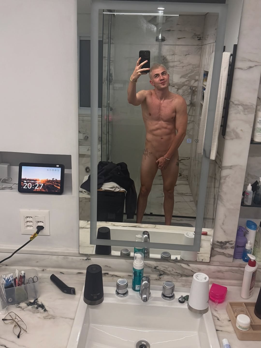 Léo Picon pelado