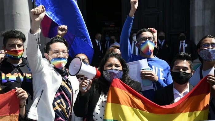 Estado do México aprova proibição da cura gay