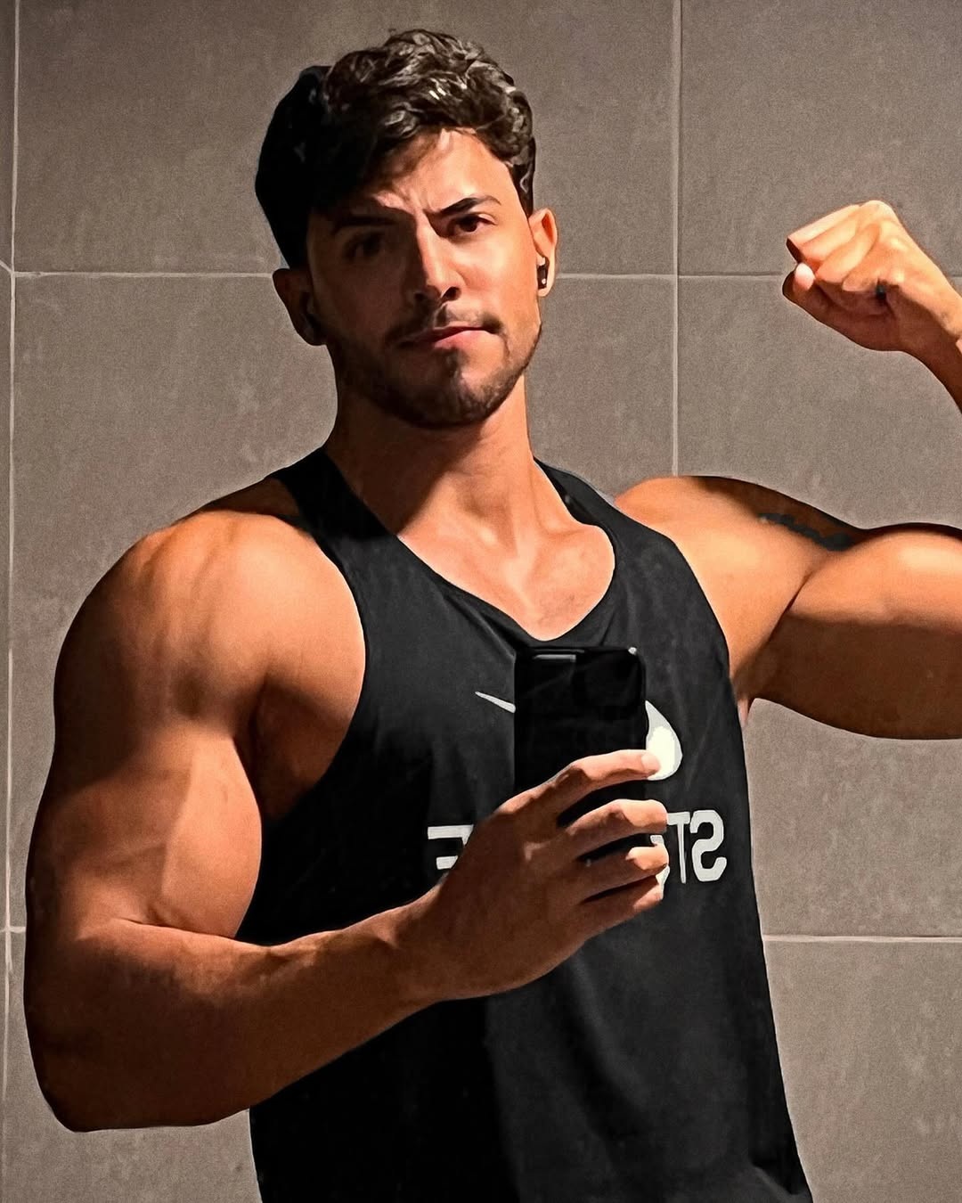 Moises Victorino: fotos do modelo namorado de Leo Dias