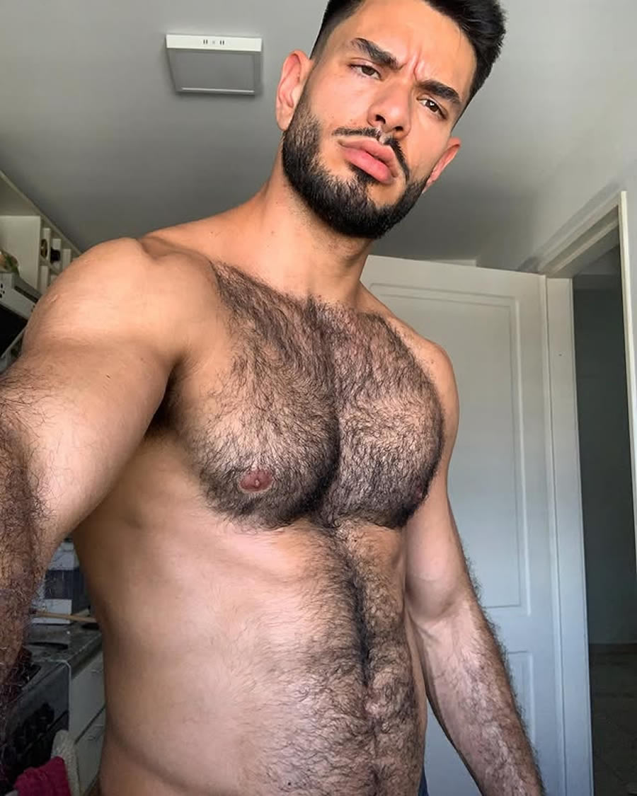 Médico é demitido após abrir conta no Onlyfans