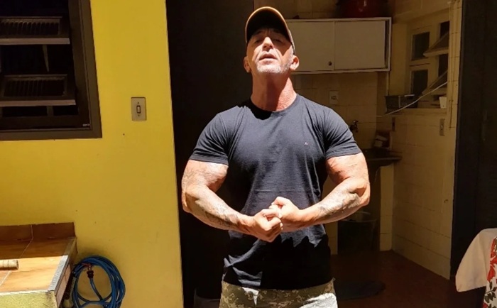 Cristian Cravinhos vai gravar vídeo adulto com calcinha