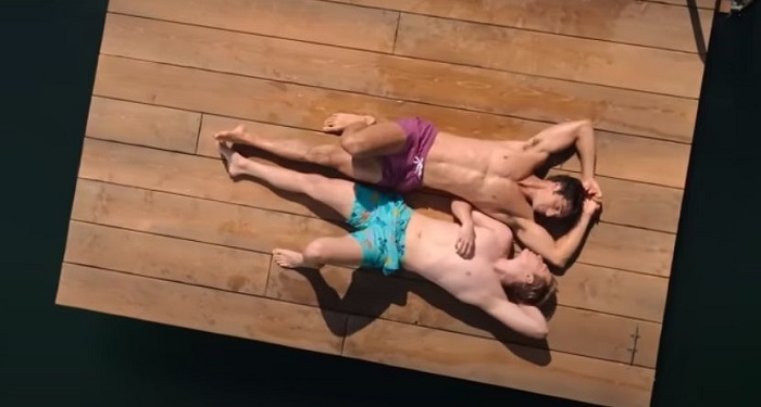Sai trailer da comédia gay 'Vermelho, Branco e Sangue Azul'