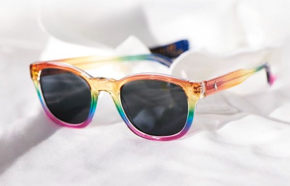 Ralph Lauren lança óculos com armação arco-íris para celebrar orgulho gay LGBT