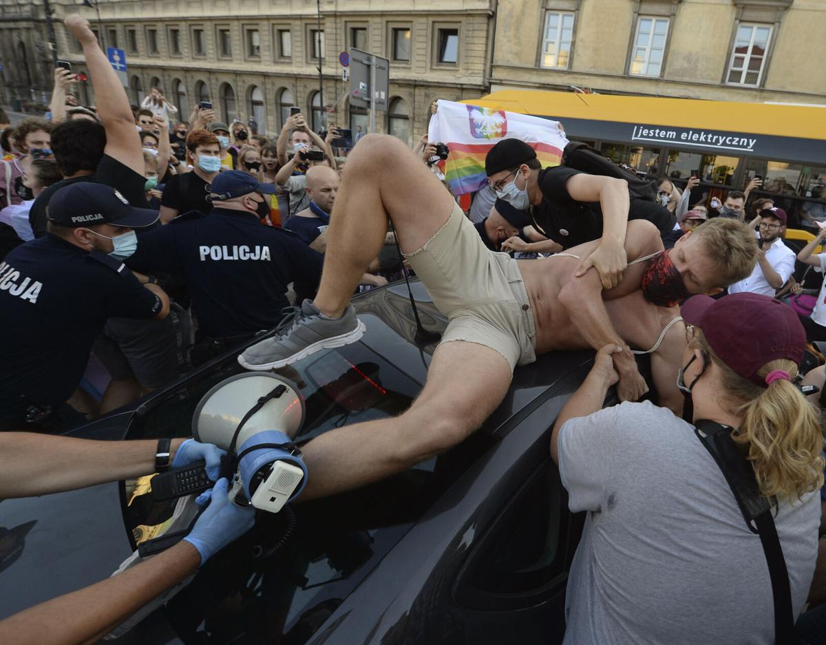 Ativistas gays da Polônia são presos pela polícia