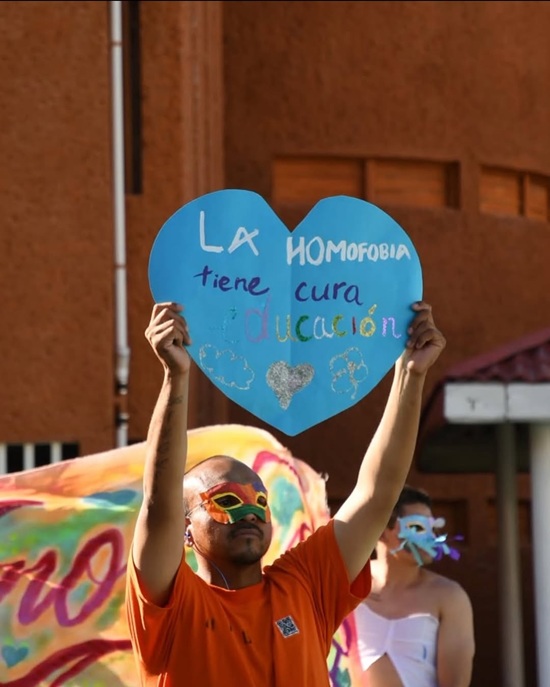 Presos LGBT fazem parada dentro de presídio no México