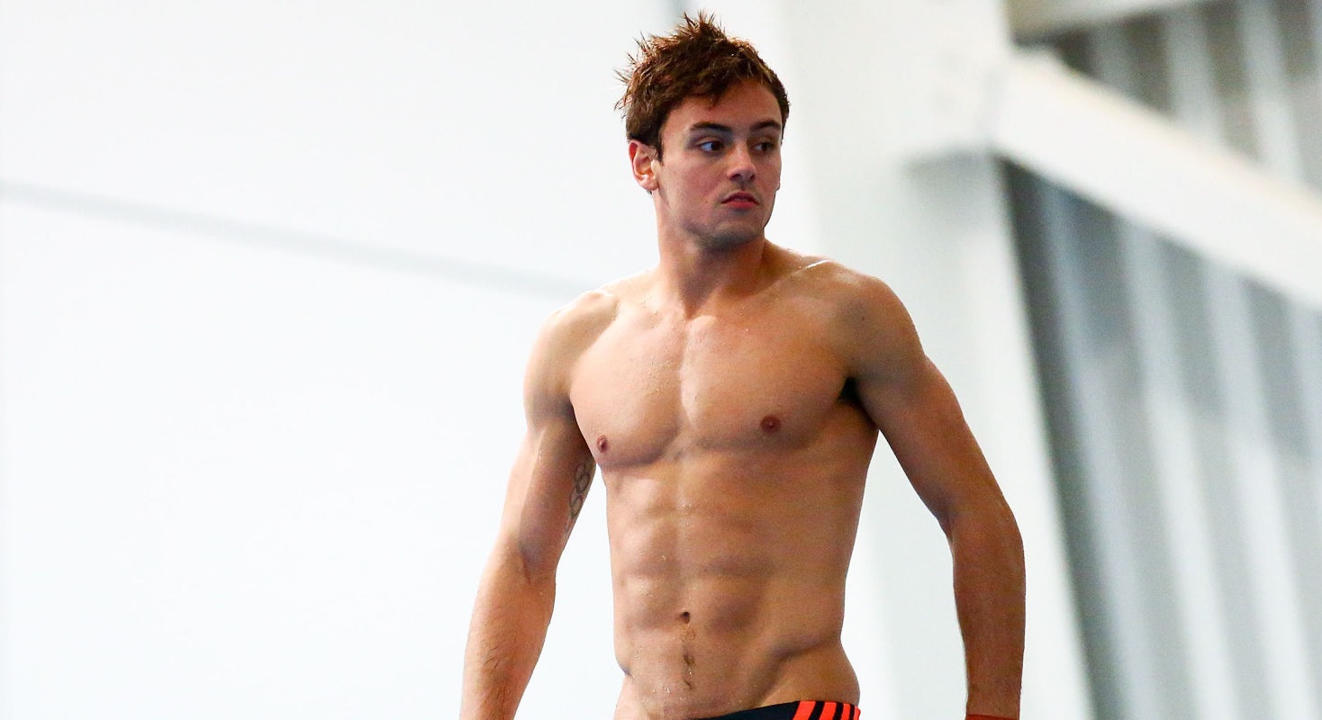 Tom Daley diz que não é 100 por cento gay