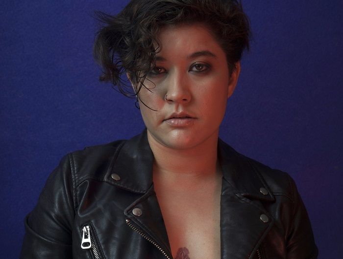 Romance lésbico: Luiza Goto lança clipe de 'Vai, Querida'