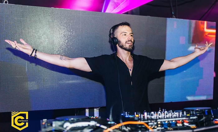 Allan Natal lança set com hits atuais e clássicos de divas