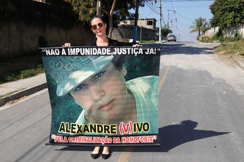 Adolescente morto por homofobia vira nome de rua no Rio