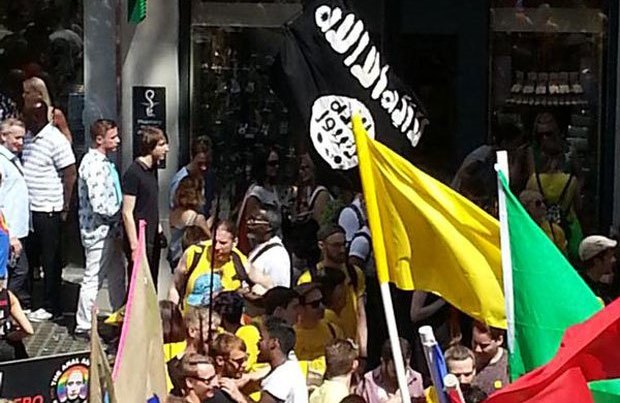 Gafe: repórter confunde bandeira 'pornô' com símbolo terrorista