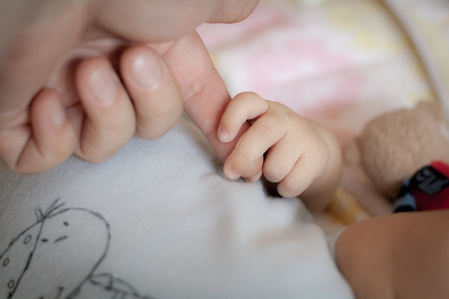 Bebê de mulheres sem-terra de SC é registrado com duas mães