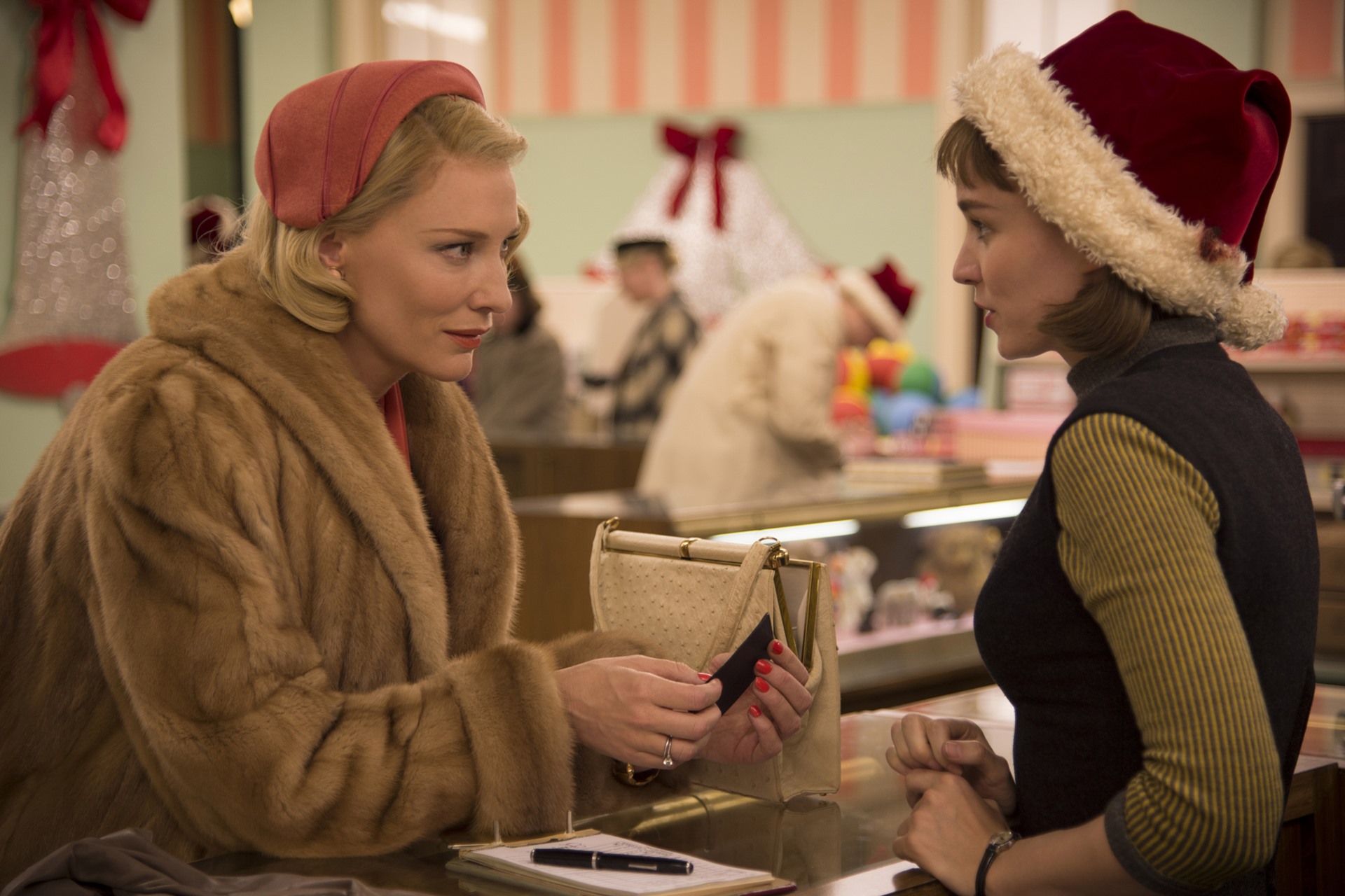 Filme lésbico 'Carol' tem beijo cortado por empresa aérea