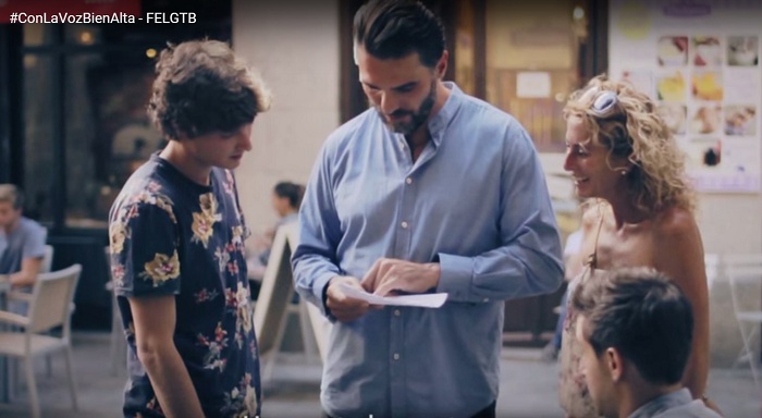 Turistas gays recebem carta homofóbica. Veja como a traduziram na rua!