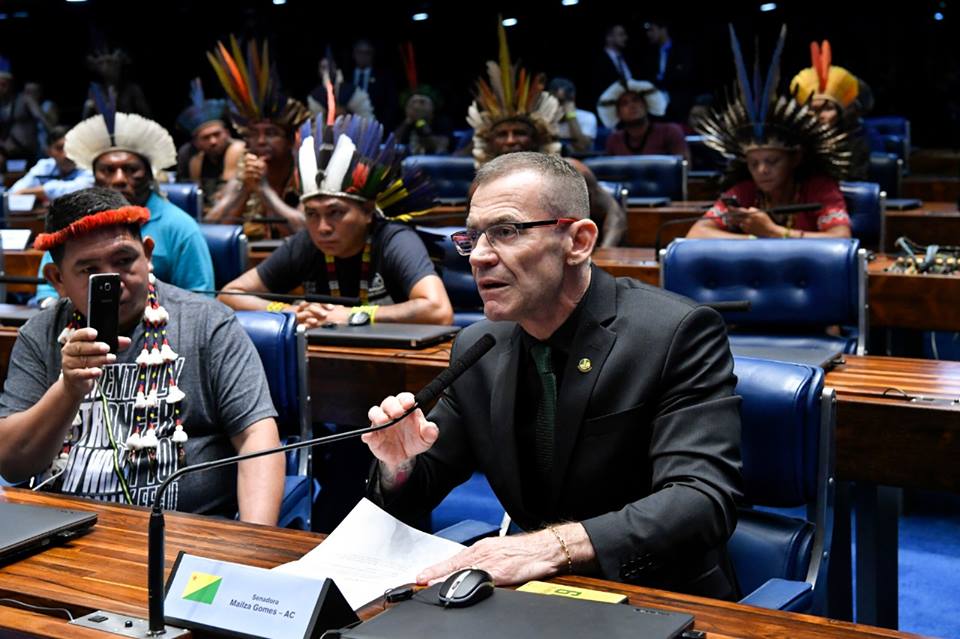Gay, senador Contarato quer impeachment do ministro do Meio Ambiente