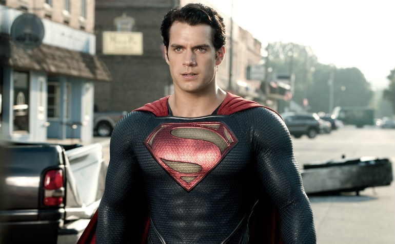 Henry Cavill se acaba na Le Boy, boate gay de Copacabana