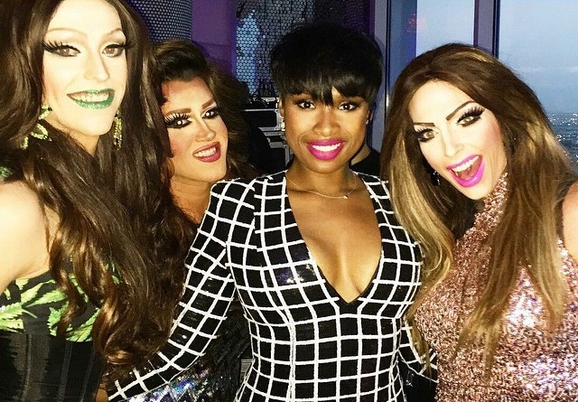 Jennifer Hudson faz show surpresa em casamento gay