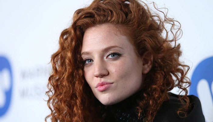 Dona do hit 'Rather Be', Jess Glynne revela romance lésbico