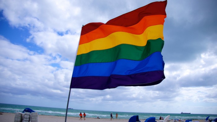 Dos prefeituráveis, Elson lidera em propostas a LGBT. Veja todos