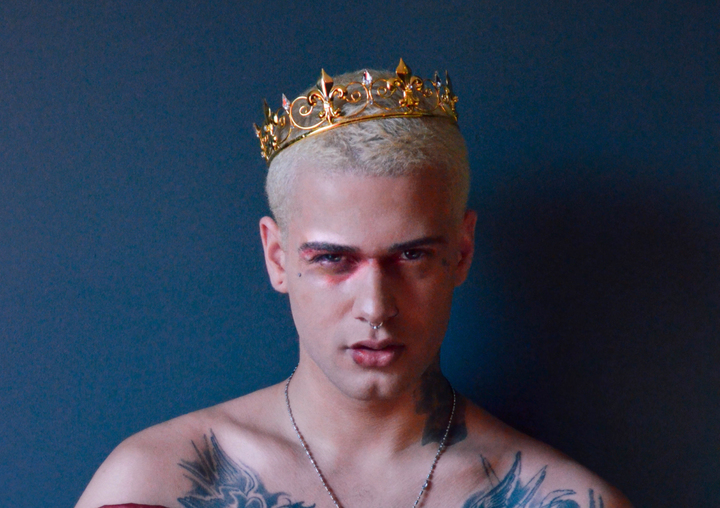Astro do pornô gay, Mickey Taylor divulga novo clipe