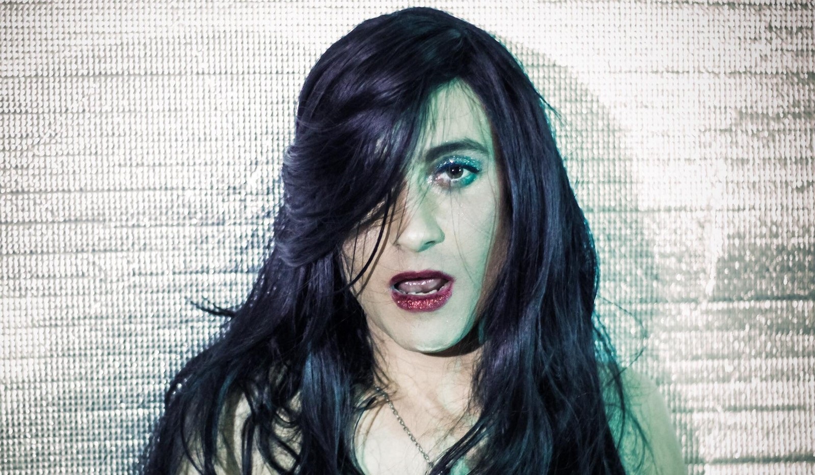 Drag hétero? Donatinho se reinventa como Natasha Oliver