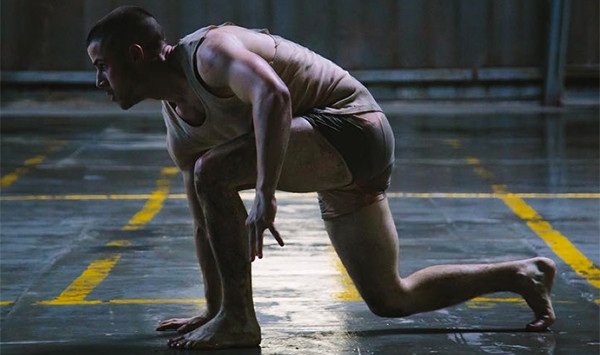 Nick Jonas perde as roupas no novo vídeo 'Close'