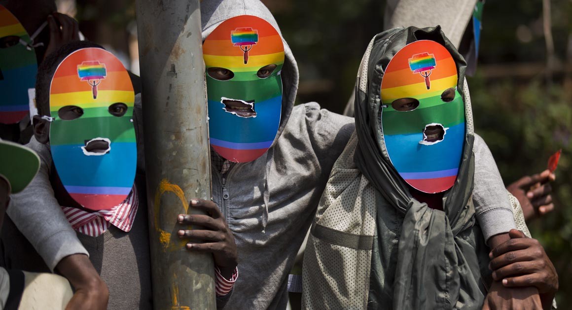 No Quênia, gangues forçam fotos gays na cama para chantagem